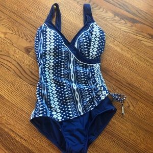 NWOT Maxine of Hollywood size 6 swimsuit